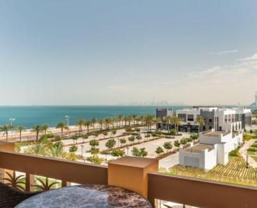 Mini balkon, maxi komfort: sprytne meble i triki, które oszczędzą każdy centymetr