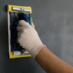 Ściany jak jedwab: sprawdzone domowe sposoby na perfekcyjnie gładki tynk