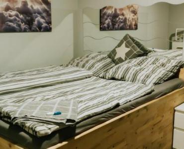 Postaw stopę na miękko: idealny dywan przy łóżku — rozmiar i kształt bez pudła