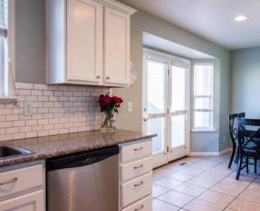 12 sprytnych sposobów na wydzielenie salonu i jadalni bez ścian — efektownie i funkcjonalnie