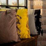 Poduszki, które robią efekt wow: sprytny dobór kolorów do każdego wnętrza