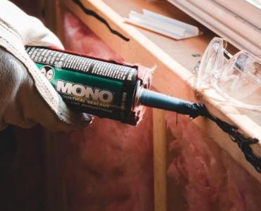 Ciepły dom bez przeciągów: jak uszczelnić okna pianką poliuretanową – przewodnik krok po kroku