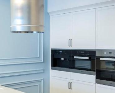 Od chaosu do zen: nowoczesne rozwiązania DIY, które zamienią Twoją kuchnię w minimalistyczną oazę