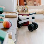 Modułowe cuda w pokoju dziecka: sprytne systemy na zabawki, które rosną razem z maluchem