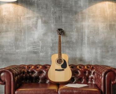 Industrialny loft dla nastolatka: sprytne pomysły na pokój pełen charakteru