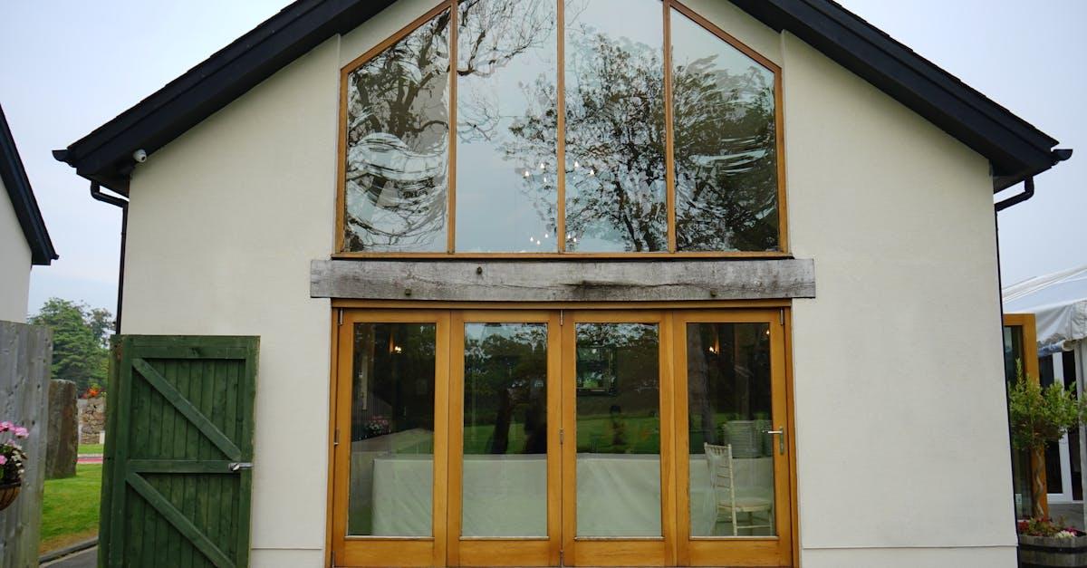 Zatrzymaj ciepło w domu: samodzielne uszczelnianie okien i skuteczna izolacja krok po kroku